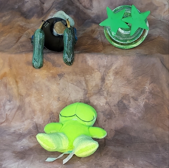 Frog Collectibles Trio Classic Toy Co Plush,Clay Pot frog,Resin Metal Wood Frog - Picture 7 of 10